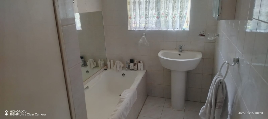 3 Bedroom Property for Sale in Kroonheuwel Free State